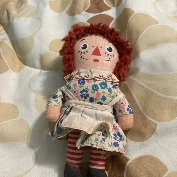 Small raggedy Ann doll - Picture 2 of 6